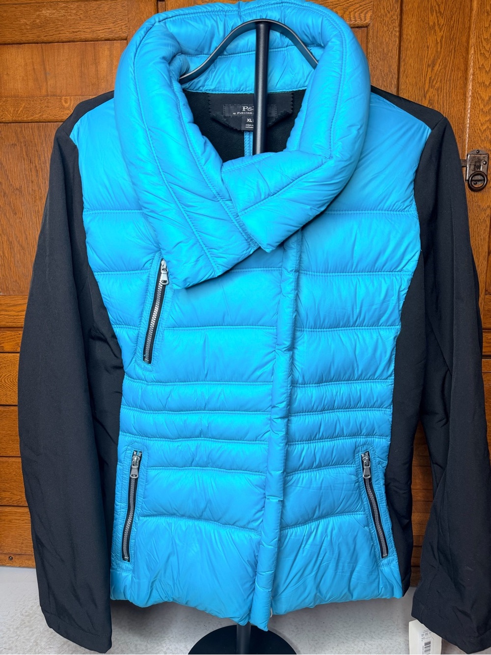 Preston & York Lightweight Turquoise Puffer Jacket with Black Sleeves and Back